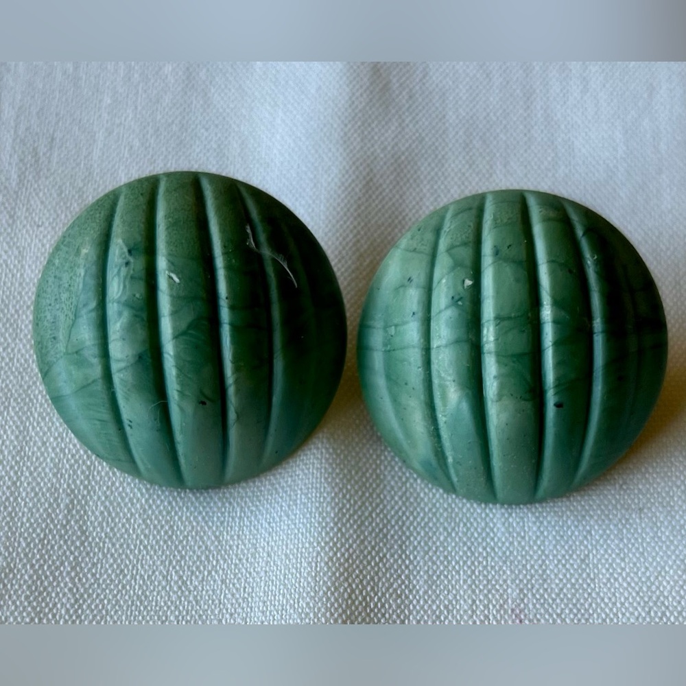 Jade Stone Ribbed Earrings - Picture 13 of 16